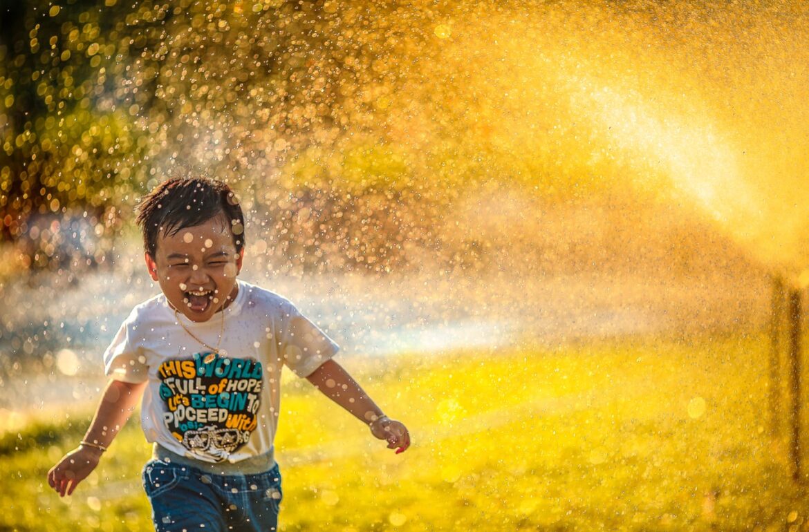A happy Vietnamese child. Photo by: Unsplash.com